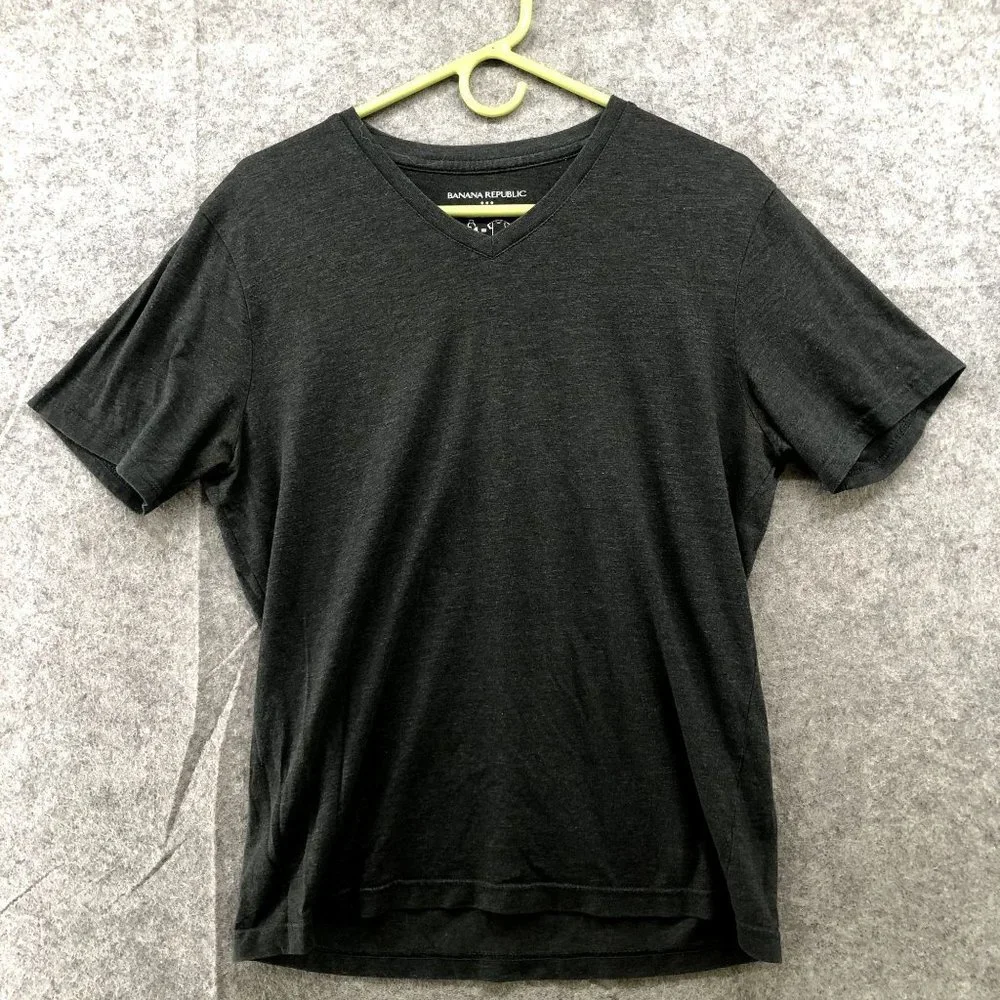 Banana Republic Short Sleeve T Shirt Mens M V-Neck Charcoal Gray‎ Eco Wash